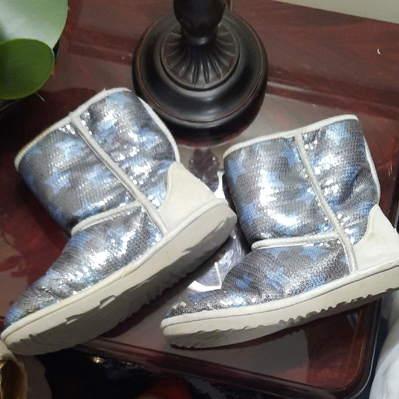UGG Blue and Gray Sequin Star Boots - Picture 5 of 15
